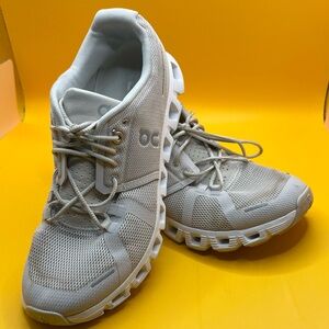 On Cloud 5 woman’s gym shoes
